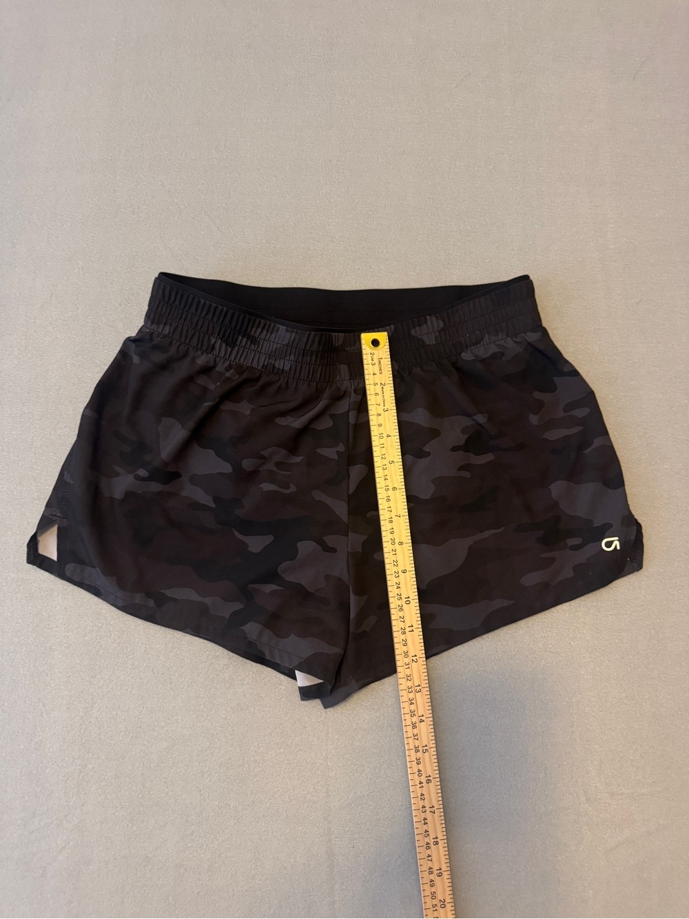 GAP Women's Black/ Gray Camouflage Athletic Shorts Size Medium - Picture 5 of 6